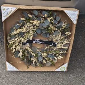 Green floral wreath "welcome"